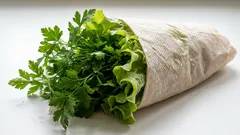 Acest simplu prosop de hârtie va păstra prospețimea ierburilor dvs. mai mult de 10 zile și vă va scuti de efortul de a păstra legumele în sertarul pentru legume.