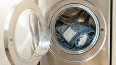 Este necesar să întoarcem blugii pe dos la spălare: să ascultăm părerea experților