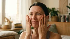 Masajul facial de dimineață: un exercițiu de 6 minute care te va ajuta să-ți revigorezi pielea și să reduci semnele de oboseală.